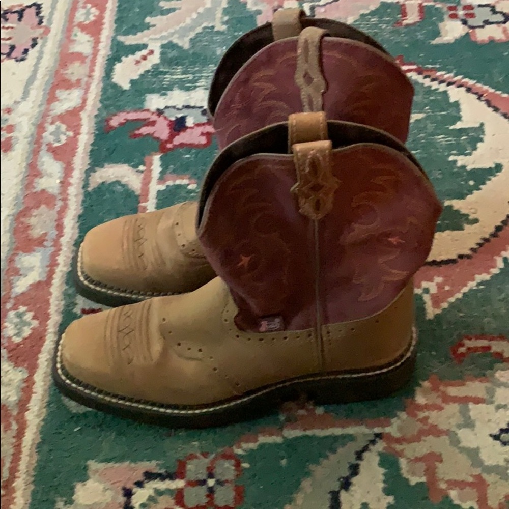 Justin’s Gypsy’s Women’s Cowboy Boots